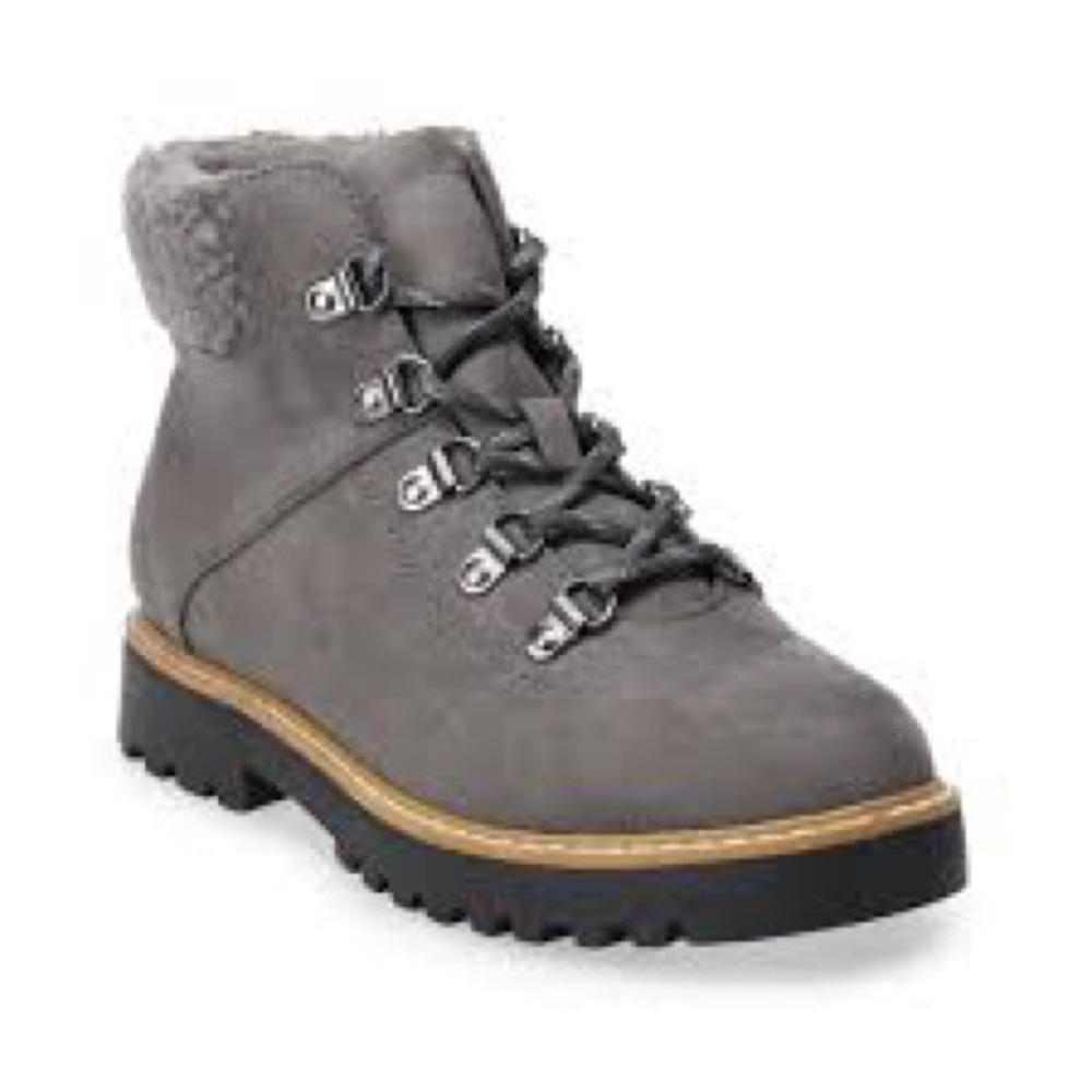 Gray Winter Boots with Rugged Sole and Plush Lining